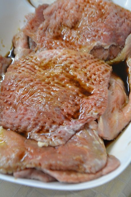 Крученики с зеленью и чесноком в сливочном соусе