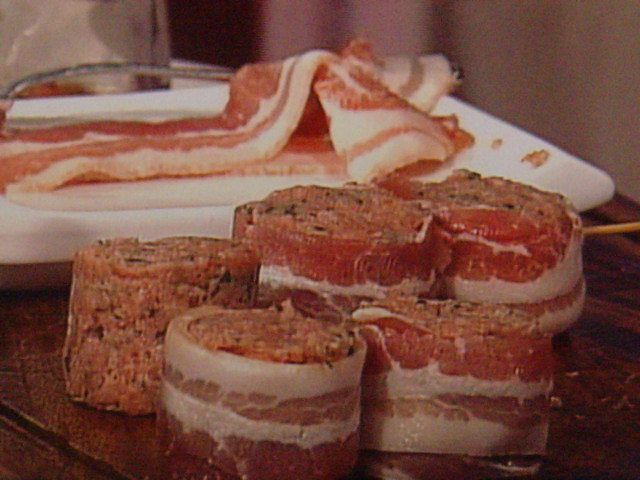 Тефтели в беконе с начинкой из моцареллы