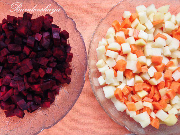 Винегрет из запеченных овощей с копченой курицей