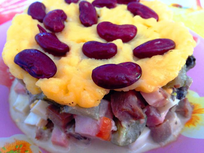 &amp;quot;Русский&amp;quot; салат с языком, грибами, ветчиной и красной фасолью