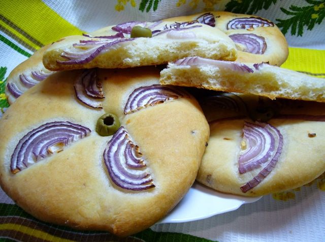 Лепешки с луком на оливковом масле