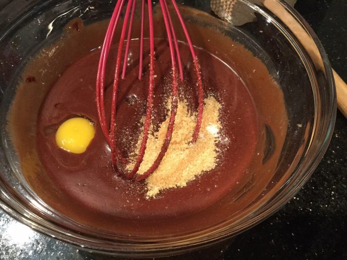 Шоколадное печенье с орехами и джемом