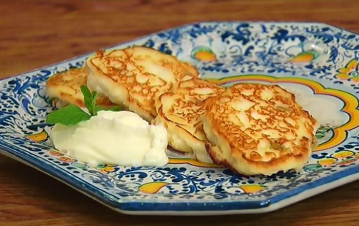 Лимонные сырники с соусом из маскарпоне 