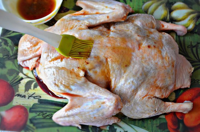 Утка, фаршированная тыквой с яблоками и запеченная в медовом соусе 