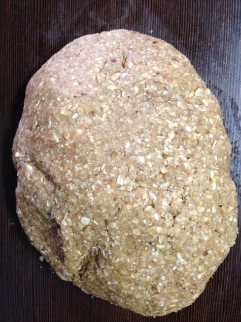 Постный овсяный пирог с халвой и черной смородиной