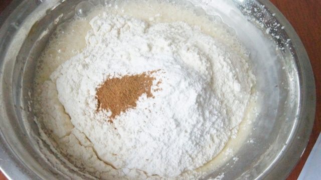 Пирог на сгущенке с яблоком и грушей 