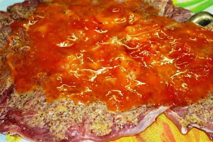 Свиная шейка, запеченная с хурмой