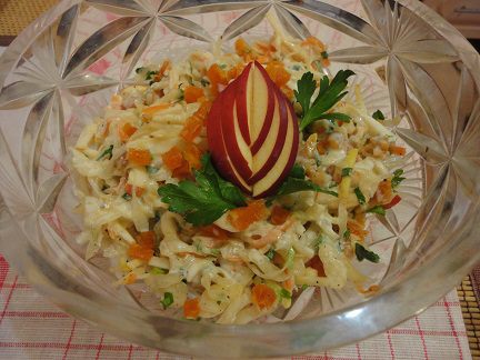 Салат из квашеной капусты