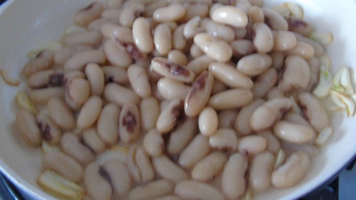 Фасоль с руколой