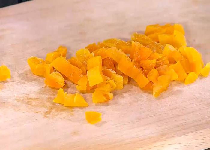Марципановые маффины с курагой 