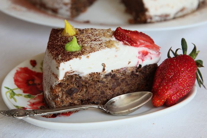 Шоколадный торт с грецкими орехами