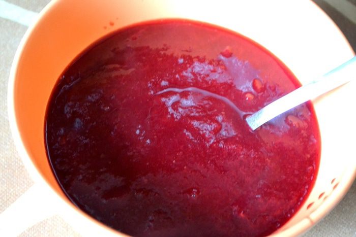 Десерт из творога и слив