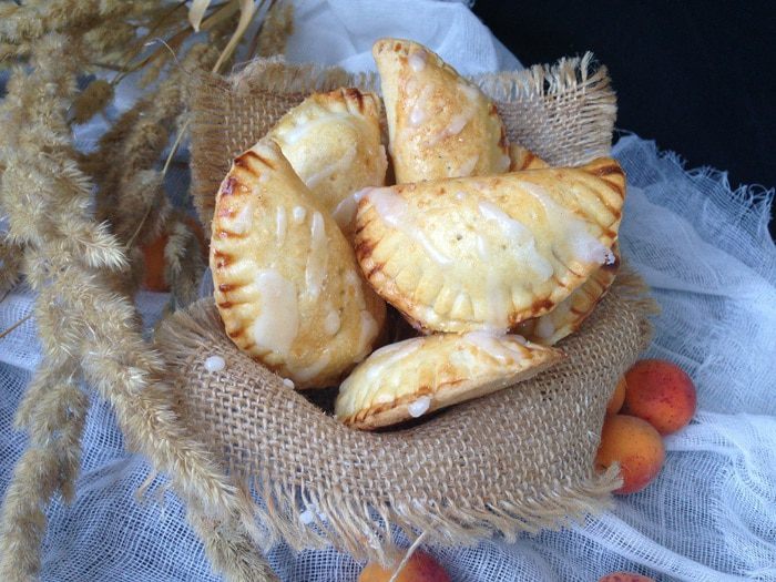 Песочные пирожки с персиками