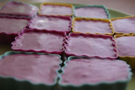 Воздушный мусс из черной смородины