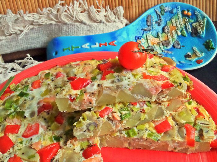 Фриттата с лососем и картофелем