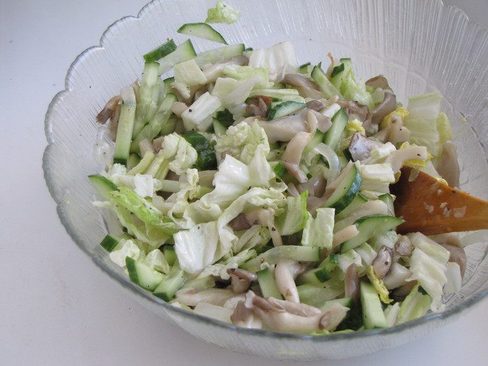 Хрустящий салат с вешенками