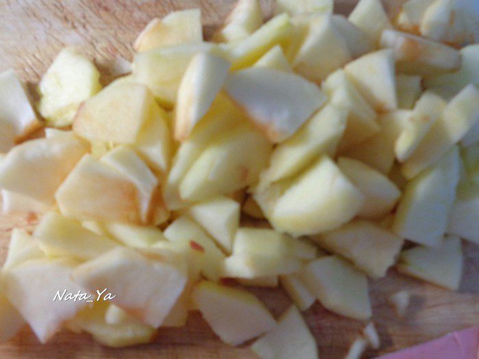 Запеченные блинчики с яблоками и сгущенкой