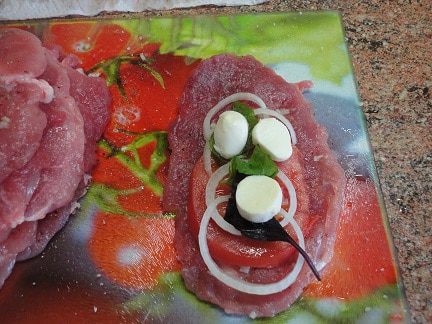 Мясные рулетики по-итальянски
