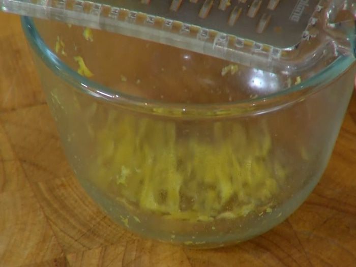 Куриное филе, фаршированное кедровыми орешками и лимоном