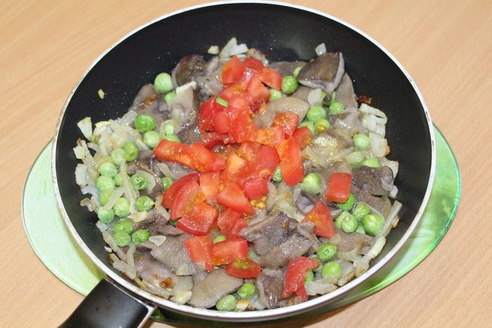 Паэлья из перловой крупы и лесных грибов