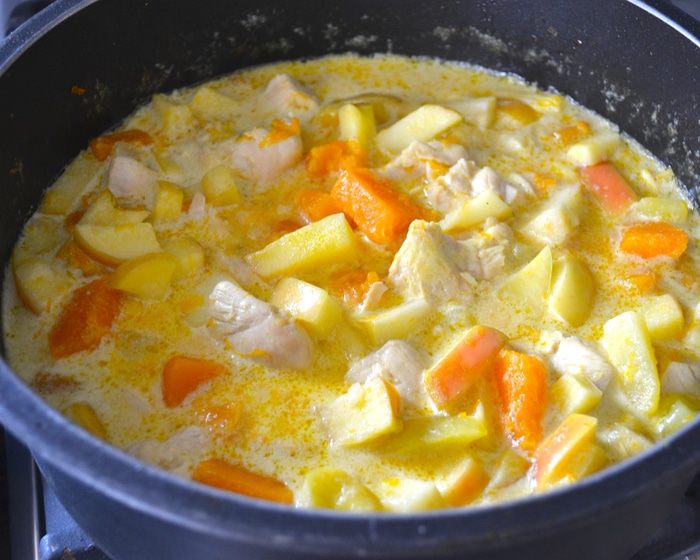Куриное рагу с тыквой и яблоками