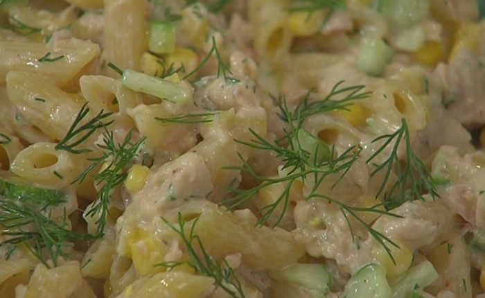 Любимый салат из пенне с тунцом