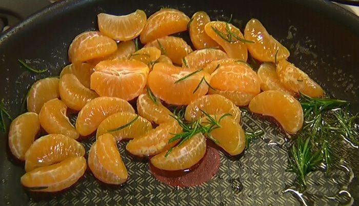 Йогуртовая панна котта с мандариновым соусом