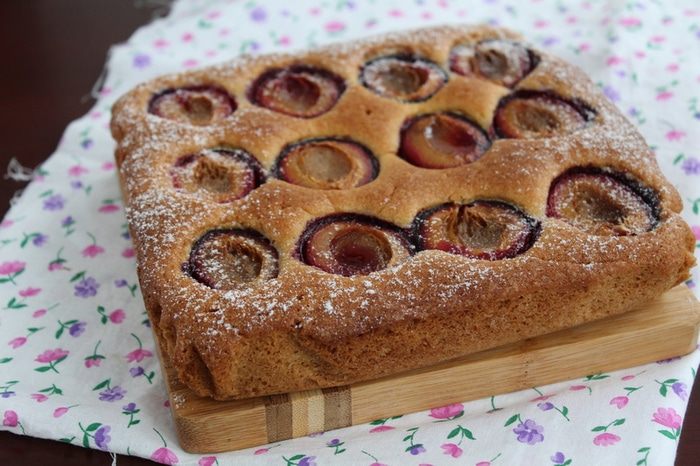 Сливовый пирог с кардамоном
