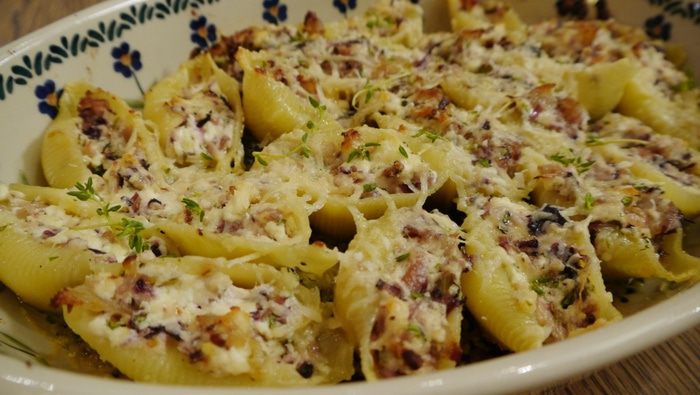 Конкильони с творогом и радиккио