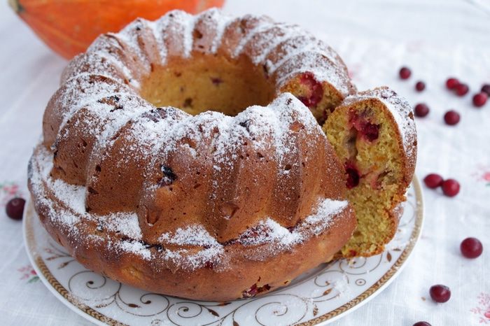 Тыквенный кекс с клюквой и грецким орехом