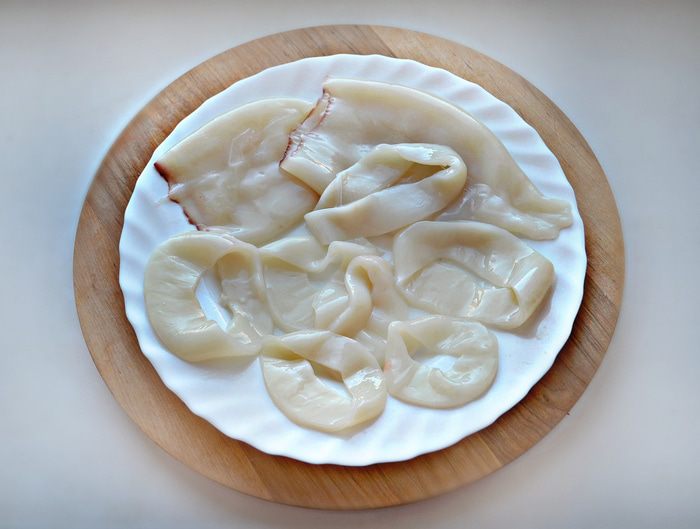Жареные кольца кальмаров в нутовом кляре