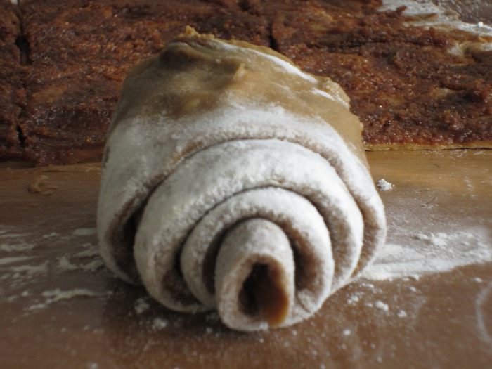 Кофейный пирог-спираль с карамелью