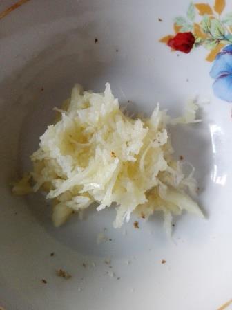 Свекольный салат с грецкими орехами и черносливом