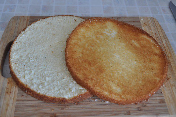 Шоколадный торт с кофейным кремом и хрустящими конфетками 