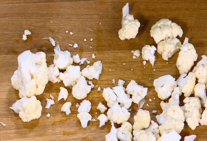 Пенне с цветной капустой и беконом 