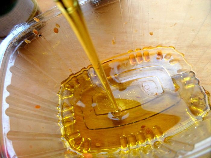 Чечевичный салат с овощами и маслинами