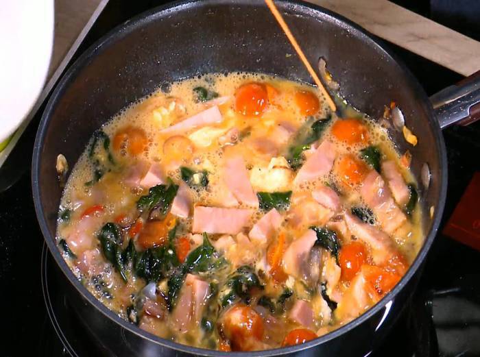 Буррито с индейкой, беконом и шпинатом 