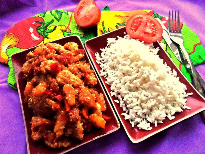 Курица с овощами и ананасом к рису