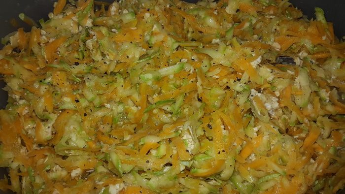 Кабачково-тыквенная запеканка с зеленью и овсяными хлопьями