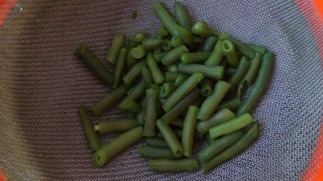 Салат с курицей и лимонным кускусом