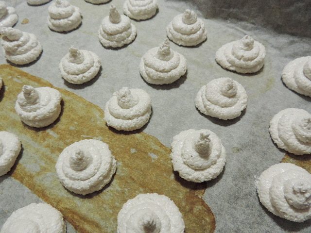 Арахисовое и кокосовое заварное безе 