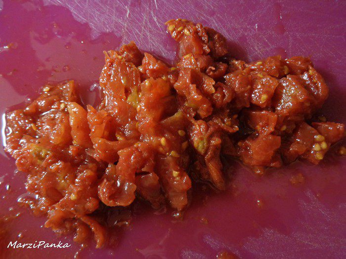 Открытые бутерброды с творогом и сушеными томатами