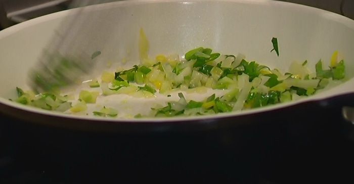 Биточки из тофу с зеленью и грецкими орехами 