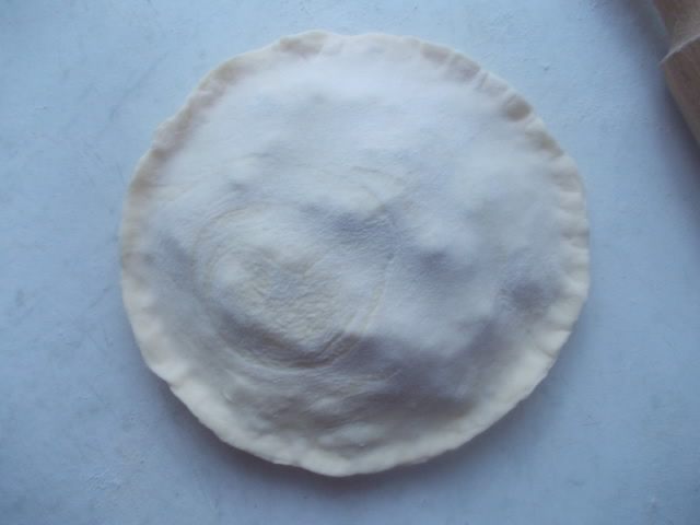 Мини-пироги с квашеной капустой и грибами