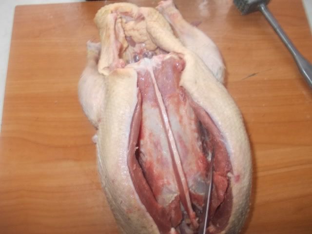 Фаршированная утка яблоками и сухофруктами