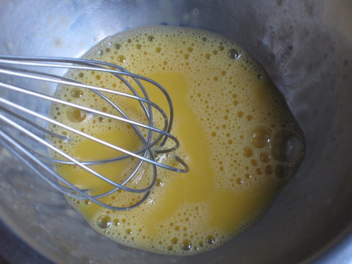 Блинчики на гречневой муке с куриной печенью и карамелизированным луком