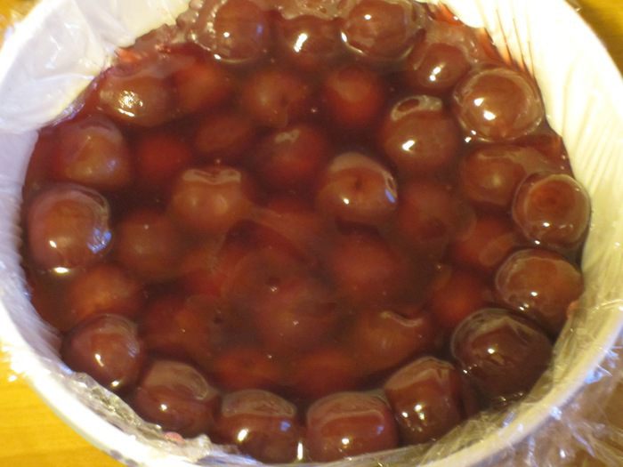 Торт с черешней и творожным муссом