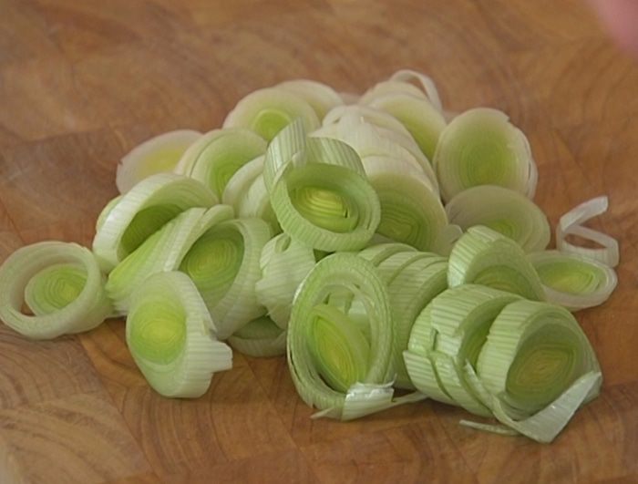 Грибной суп с луком-пореем