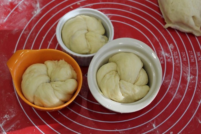 Бриоши с изюмом