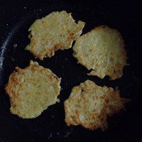 Латкес (картофельные оладьи) 